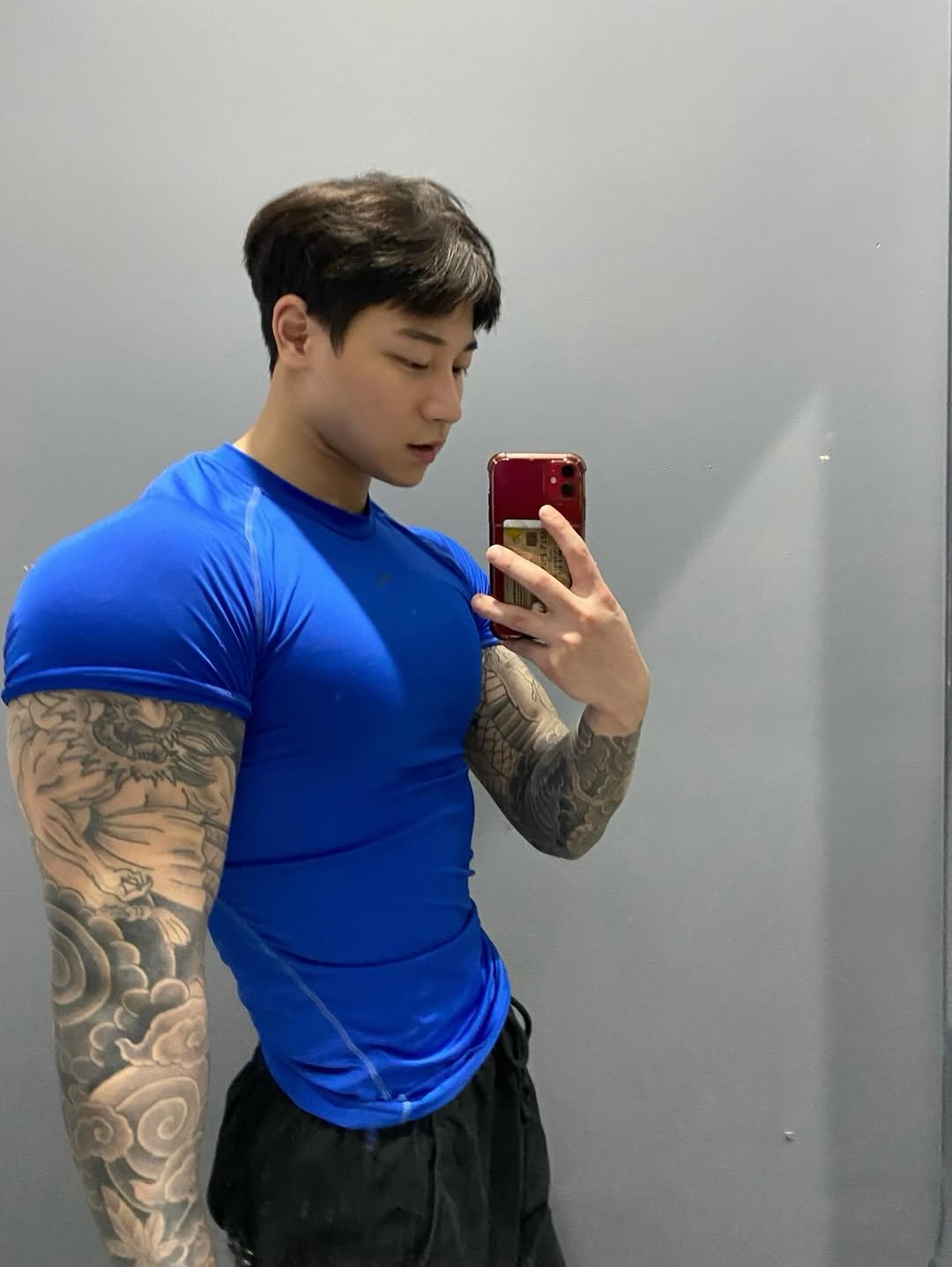 Photo by 종민 on March 23, 2026. May be a selfie of one or more people, biceps, people bodybuilding and text.