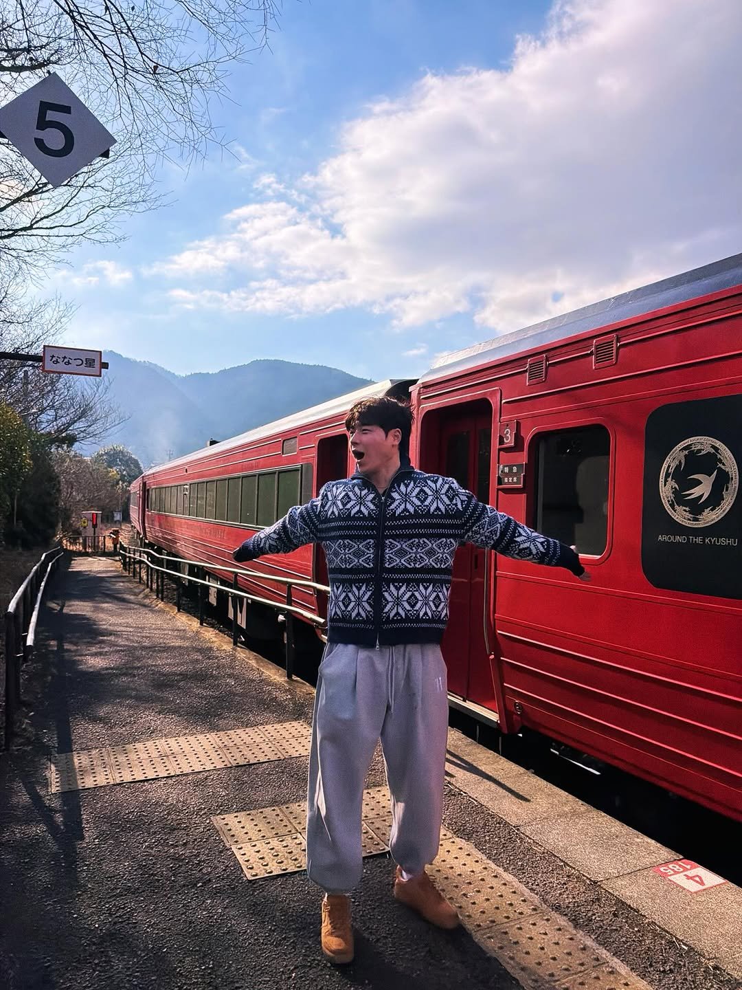 Photo by 종민 on January 04, 2026. May be an image of train, railroad and text.