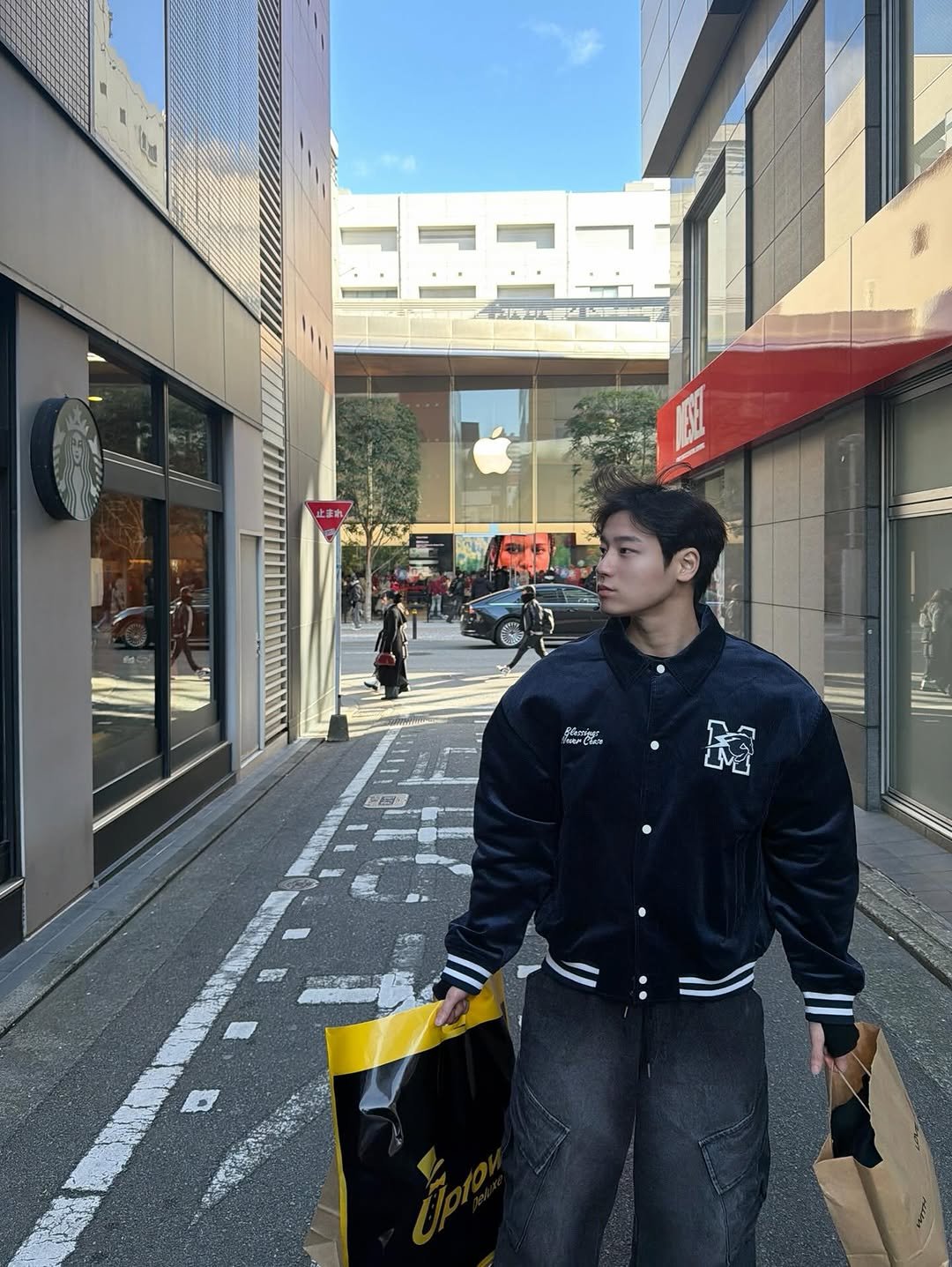 Photo by 종민 on January 02, 2026. May be an image of duffle coat, raincoat, sportswear, sweatpants, parka, street and text.