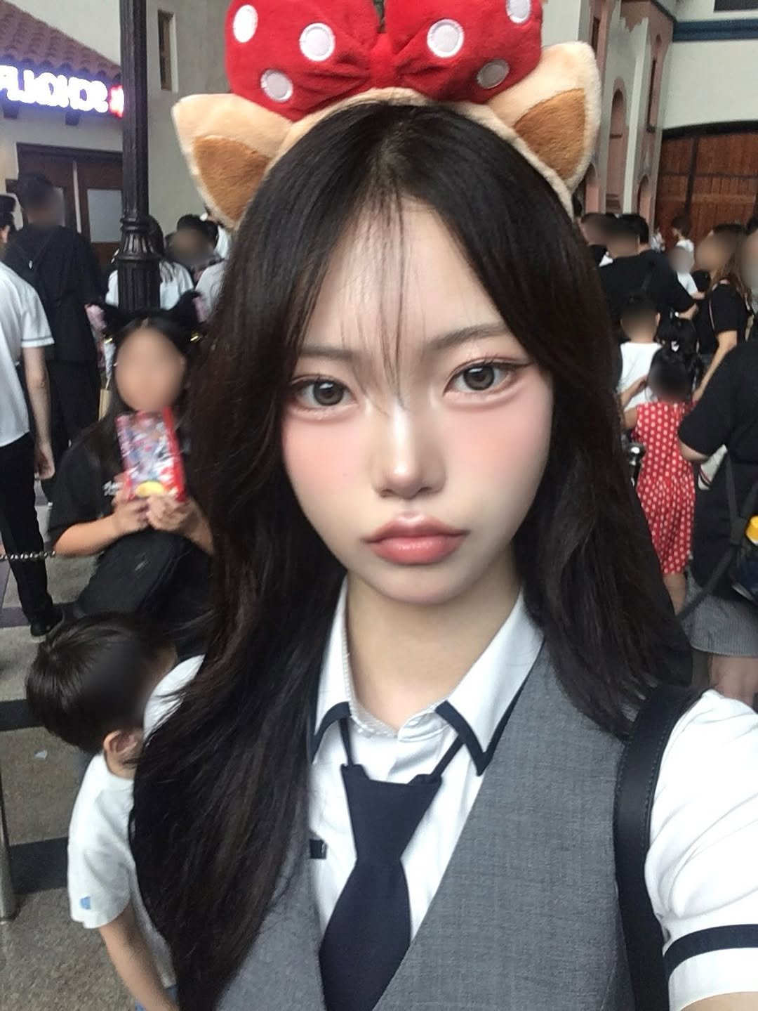 Photo by 박가은 on July 24, 2025. May be an image of 4 people, hair, costume and text.