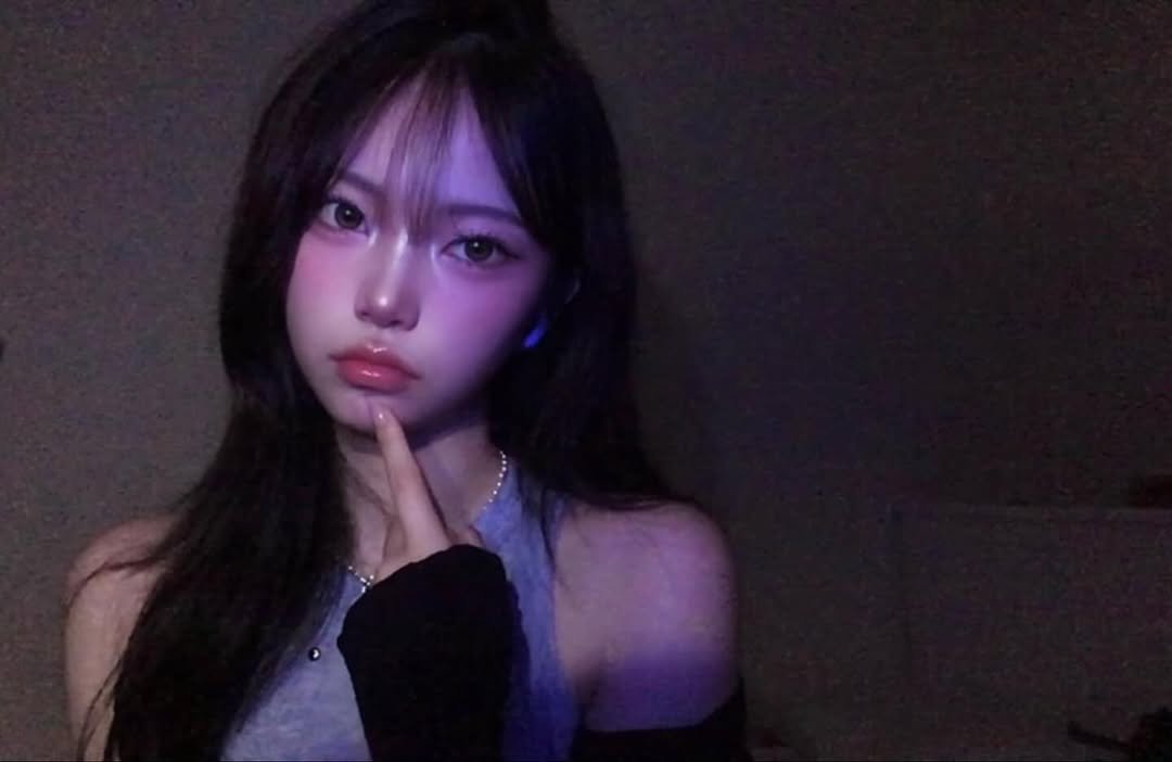 Photo by 박가은 on August 26, 2025. May be an image of 1 person, makeup, hair and text.