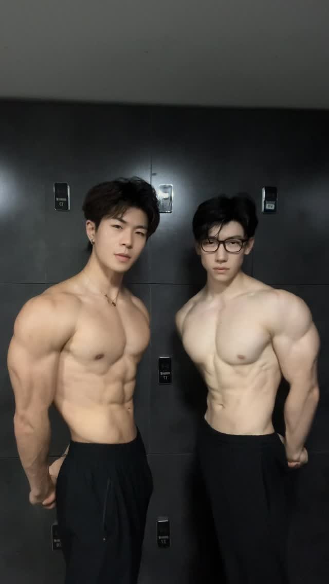 lisiqi_li47 게시물 이미지: push🤜🏻🤛🏻