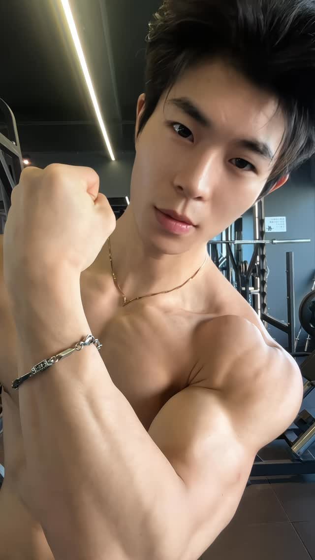 lisiqi_li47 게시물 이미지: 🖤🖤🖤