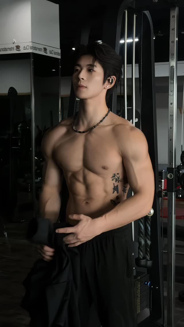lisiqi_li47 게시물 이미지: 🖤🖤🖤
#fitness #boy