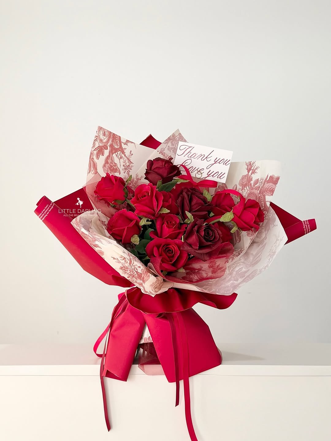 Photo by (주)리틀달링✨ 꽃자재, 패키지디자인 on February 02, 2026. May be an image of flower arrangement, bouquet, prairie gentian, peony, rose, carnation and text.