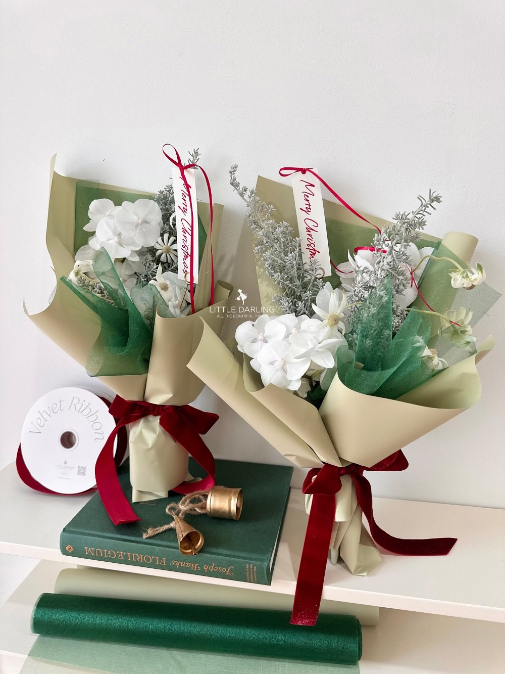 Photo by (주)리틀달링✨ 꽃자재, 패키지디자인 on November 09, 2025. May be an image of bouquet, hamper, flower arrangement, prairie gentian, baby's-breath, white lily, peony, rose, carnation and text.