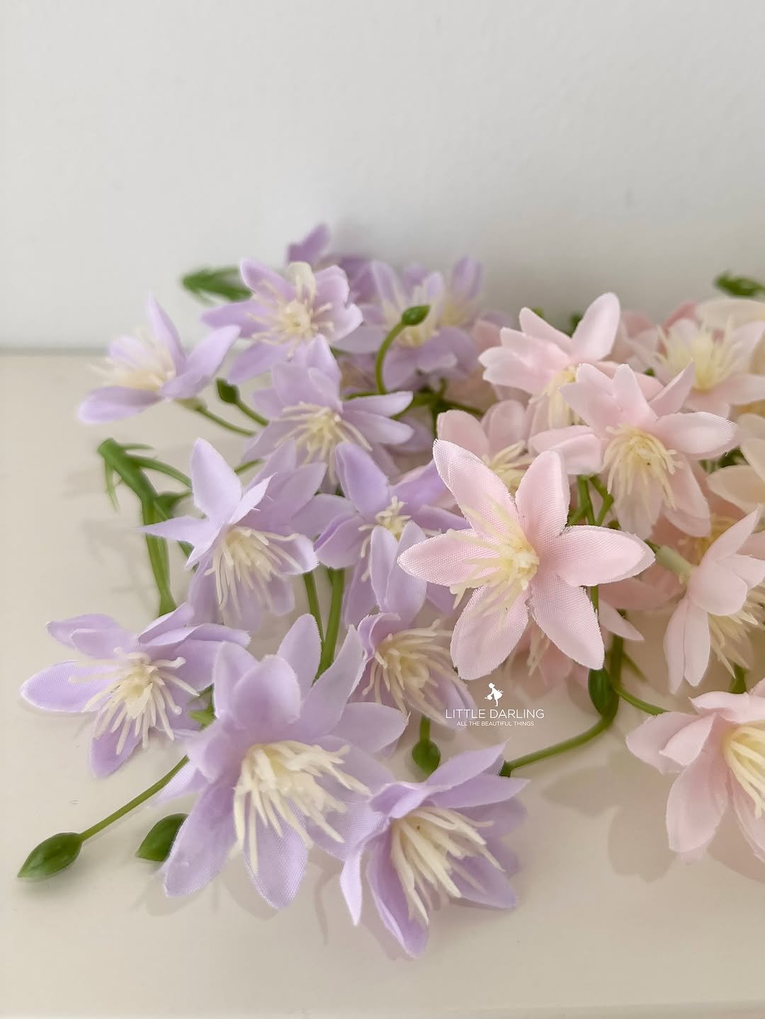 Photo by (주)리틀달링✨ 꽃자재, 패키지디자인 on November 08, 2025. May be an image of pasque flower, Lewisia and text.