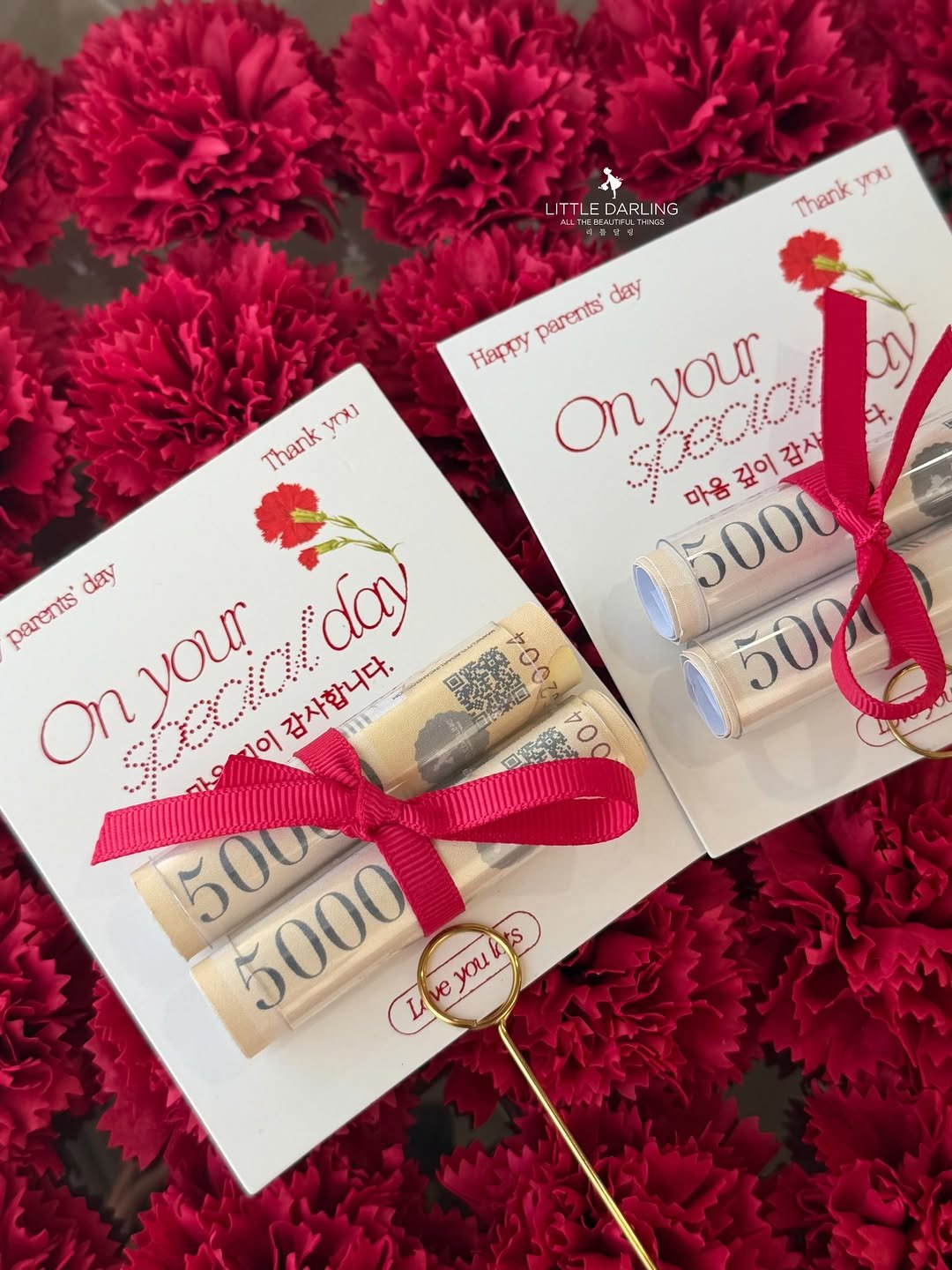 Photo by (주)리틀달링✨ 꽃자재, 패키지디자인 on April 23, 2026. May be an image of ‎napkin ring, card, hamper, prairie gentian, carnation, rose and ‎text that says '‎TTLE DARLING LITTLEDARLING ING ALL"COCATE ECZAUTTU CCEAUT Thank you you Thank day parents Happy On nyor! 5000 깊이 마음 마음깊이갑사 220 깊이감 500 500 בלאיש 대워 700 day parents' On Onyour 이 Darents your Zday 감사합니다. 감사합니다. 500 5000 0 Lveyoul's 人 you e L‎'‎‎.