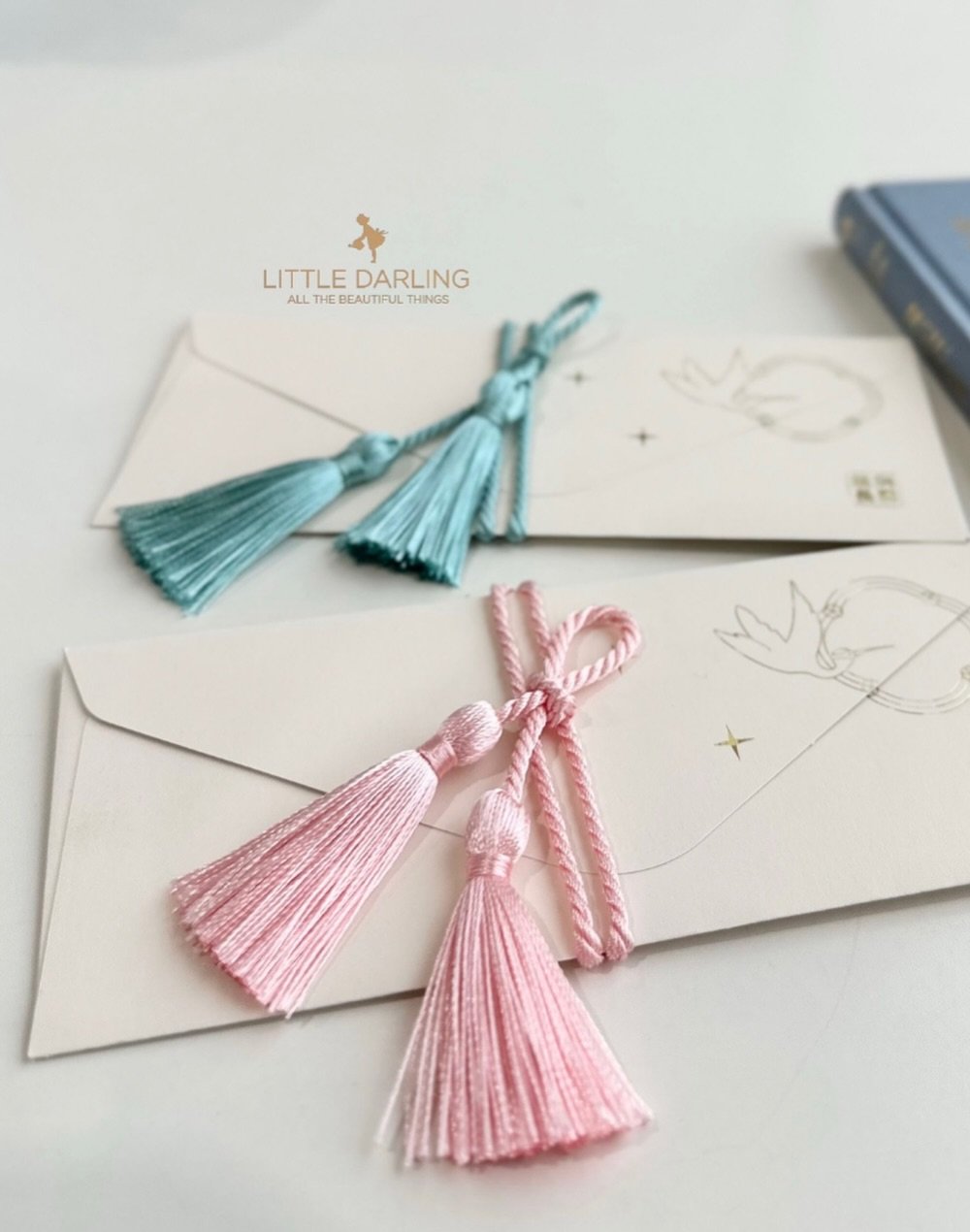 Photo by (주)리틀달링✨ 꽃자재, 패키지디자인 on August 05, 2025. May be an image of jewelry, hairpin, tassel and text that says 'LITTLE LITTLEDARLING DARLING ALL ALLTHEBEAUTFULTHNGS THE EBEAUTIFUL THINGS F ve'.