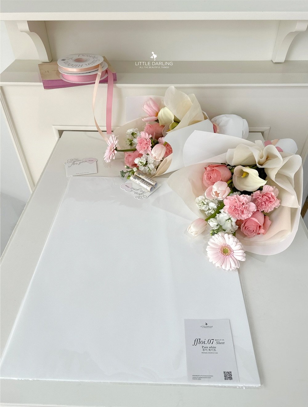 Photo by (주)리틀달링✨ 꽃자재, 패키지디자인 on August 13, 2025. May be an image of flower arrangement, bouquet, prairie gentian, baby's-breath, peony, white lily, carnation, rose and text.