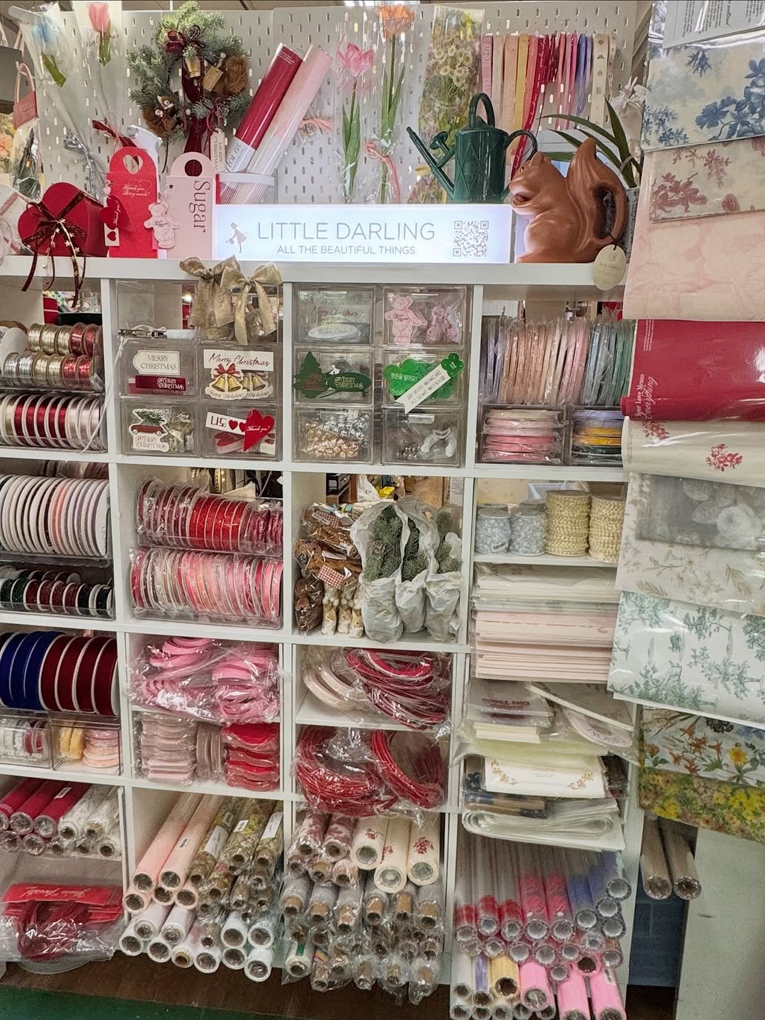 Photo by (주)리틀달링✨ 꽃자재, 패키지디자인 on November 03, 2025. May be an image of quilt, lace and text.