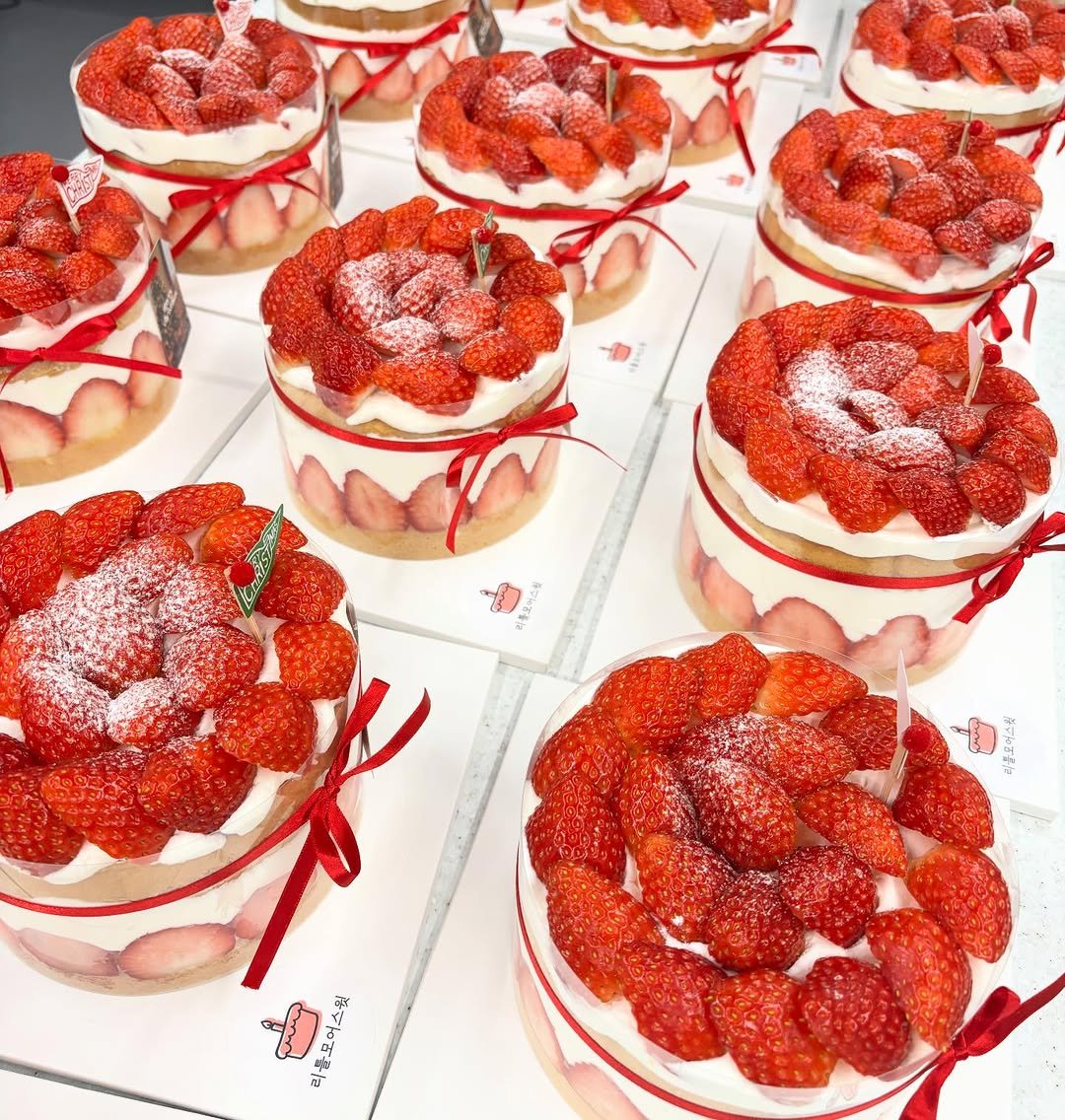 Photo by Littlemoresweet on November 27, 2025. May be an image of cake, strawberry, cheesecake, fruitcake and text.