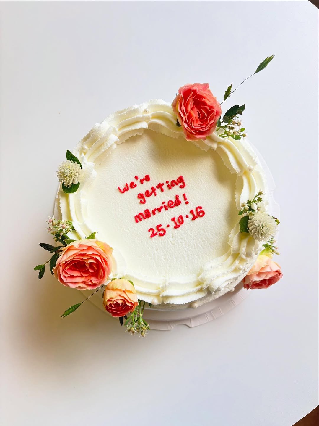 Photo by Littlemoresweet on October 24, 2025. May be an image of wedding cake, prairie gentian and text that says 'we'r merries! จณระคร getting marries! ! 25-1016 25.10.16'.