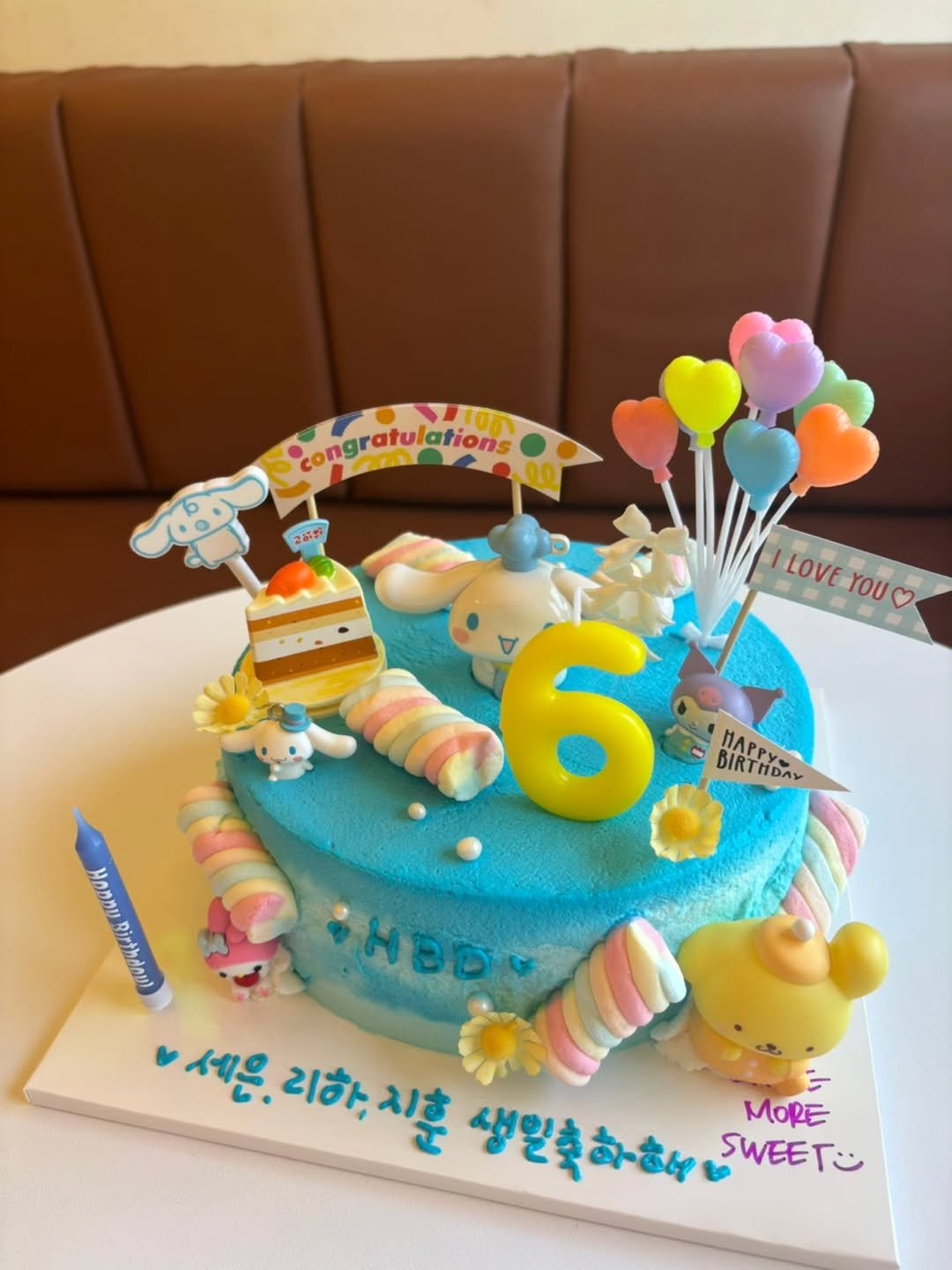 Photo by Littlemoresweet on July 09, 2025. May be an image of cake and text that says 'congratu congratulations ratul ations 26号 LOVEYOU / LOVE YOU 6 BIRT BIRTHDAY DAFFION nAPPyB ΠΔ HonnyRirthdan) Honnı Rirthdan) มอฮ 세울,리하,지훈 리하, 세은. 생일축하해 SWEET. MORE'.