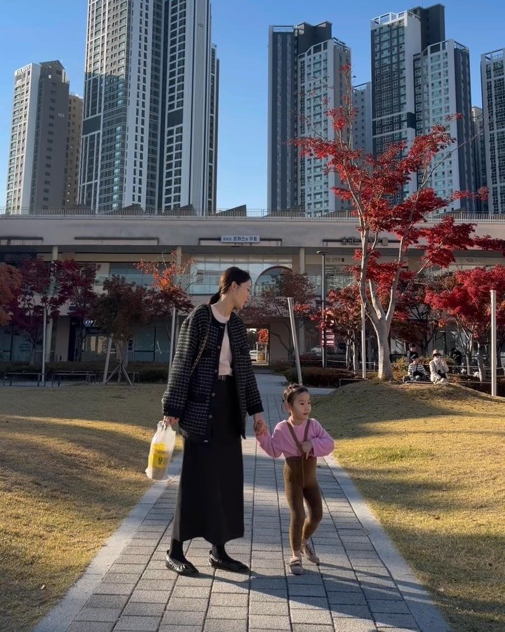 liv.garin 게시물 이미지: 아니.. 아빠 껌딱지라서 좋긴한데
엄마 좀 투명인간 같네^^ㅋ

주말에 대구 볼일...