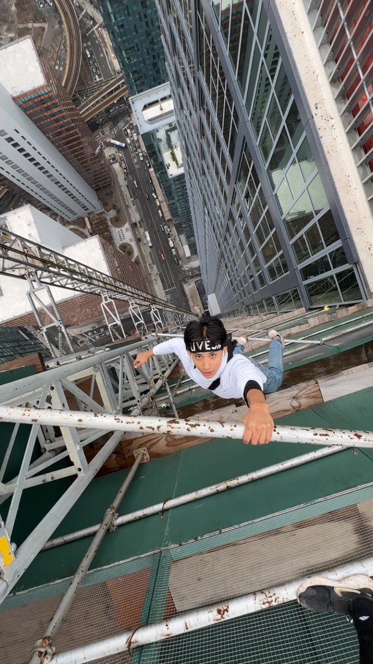 livejn 게시물 이미지: Life: an oxygen rich environment
.
👑 Watch the...