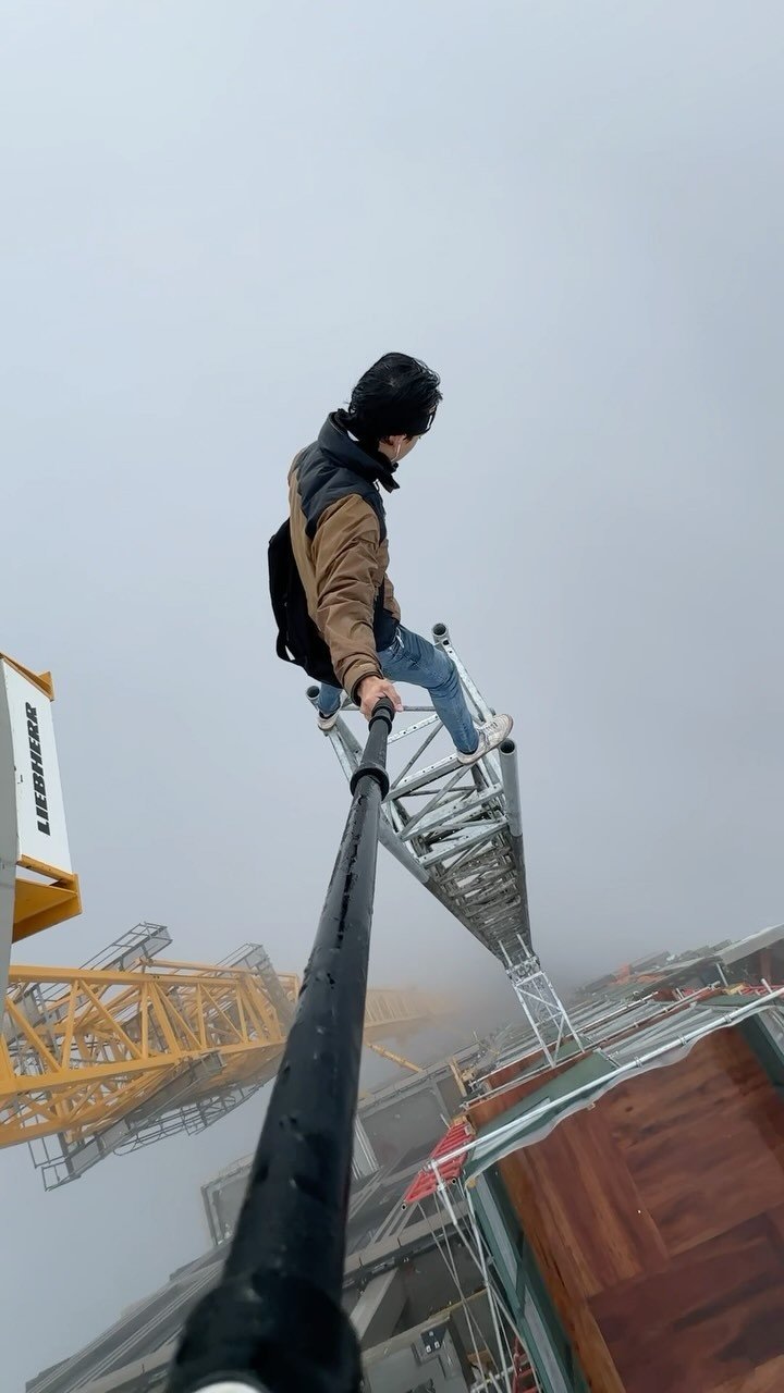 livejn 게시물 이미지: I can’t fly.
but I can climb.
I can’t walk on...