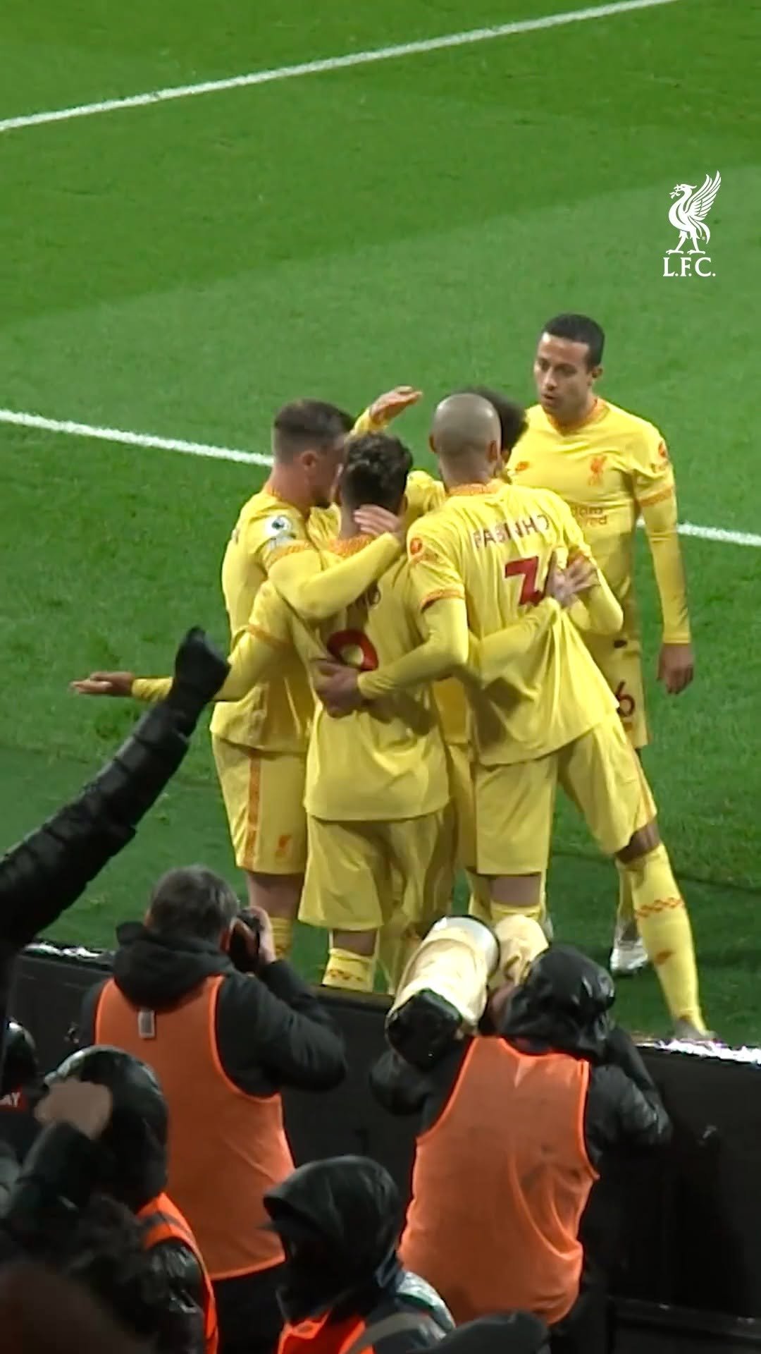 liverpoolfc 게시물 이미지: Si Señor… 🎶 Bobby’s goal from the away end 🎥 ...