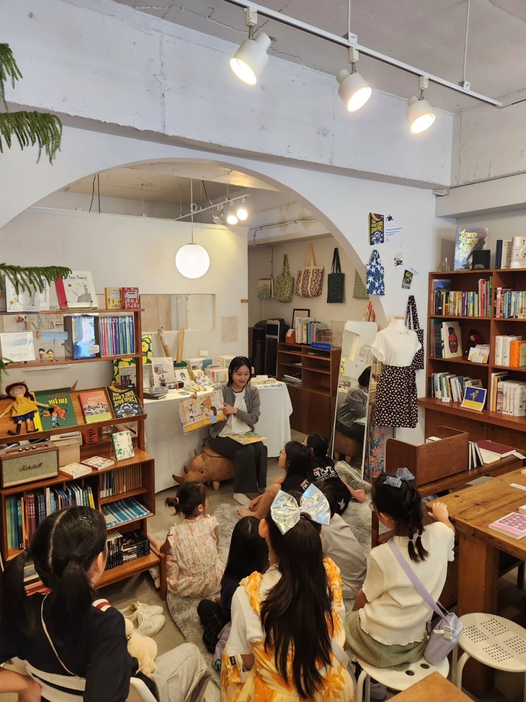 Photo by 작은코도마뱀 on September 27, 2025. May be an image of 5 people, book and text.