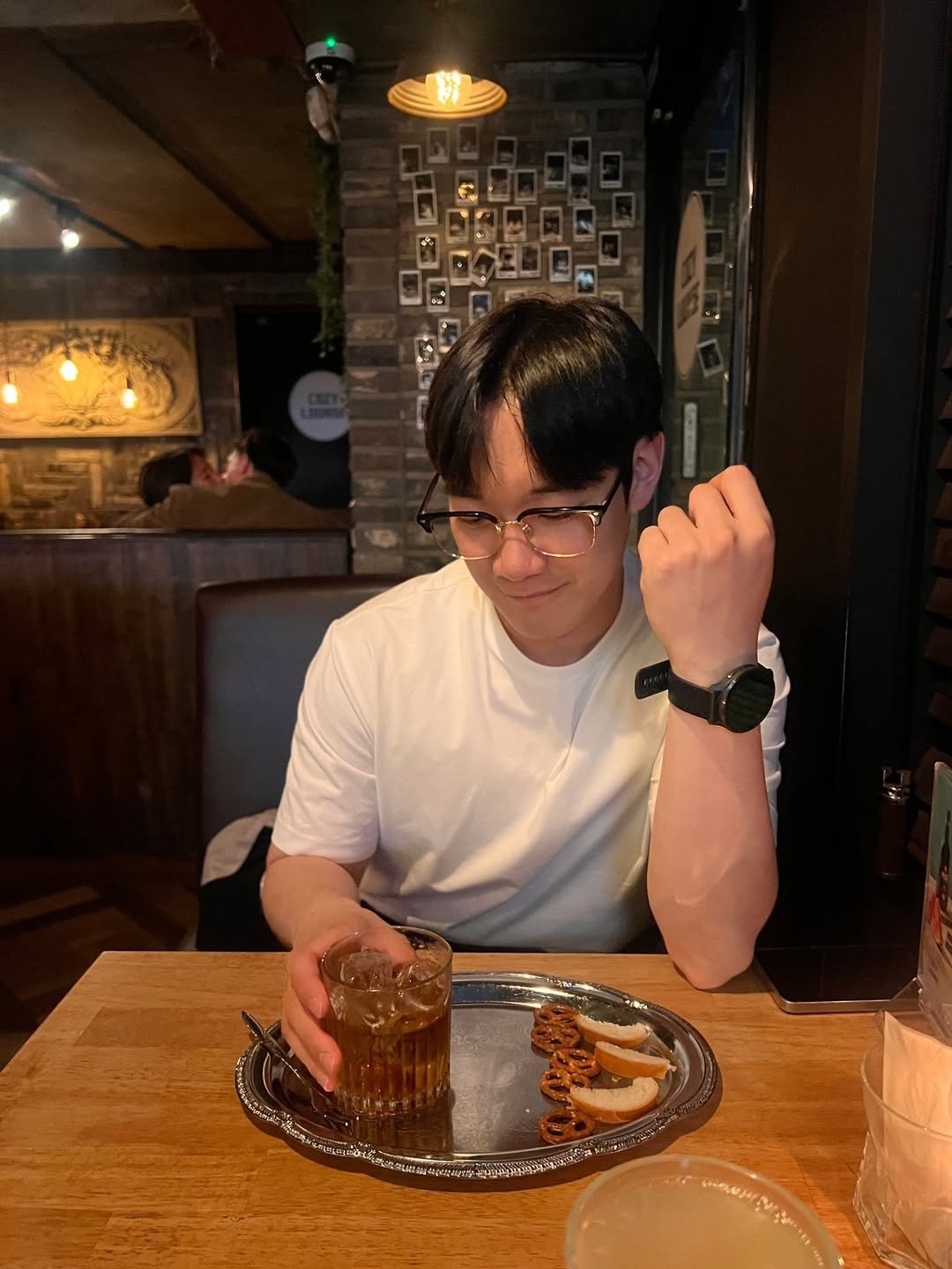 ljiunnn 게시물 이미지: 소주보다는 위스키를 좋아하고 강아지보다는 고양이를 좋아하는 여름에 태어난 임지운 작가입니다.