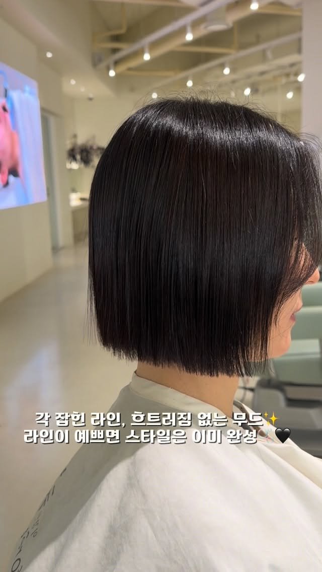 lkmforetgarden_jini 게시물 이미지: 불필요한 볼륨은 덜어내고
라인은 또렷하게 남긴 라인컷🫧✨🖤

머리의 길이보다 중요한...