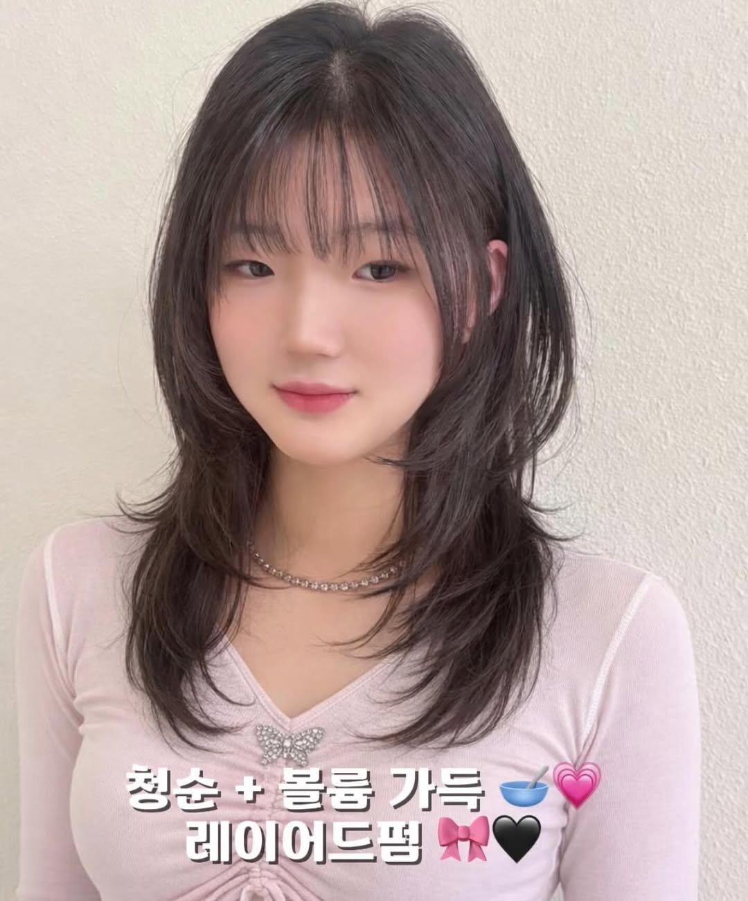 Photo by 해운대미용실•이경민포레가든• 헤어디자이너 지니 on January 11, 2026. May be an image of one or more people, hair and text that says '0809558990454 청춘 청순+볼륨가들 + 볼륨 가득 레이어드펌 드펌'.