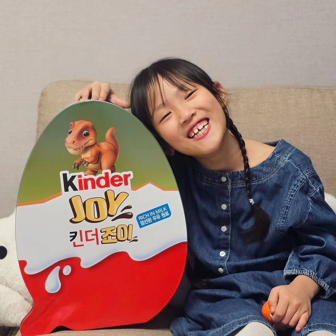 Photo by 원지원 on April 09, 2026. May be an image of child, toy and text.