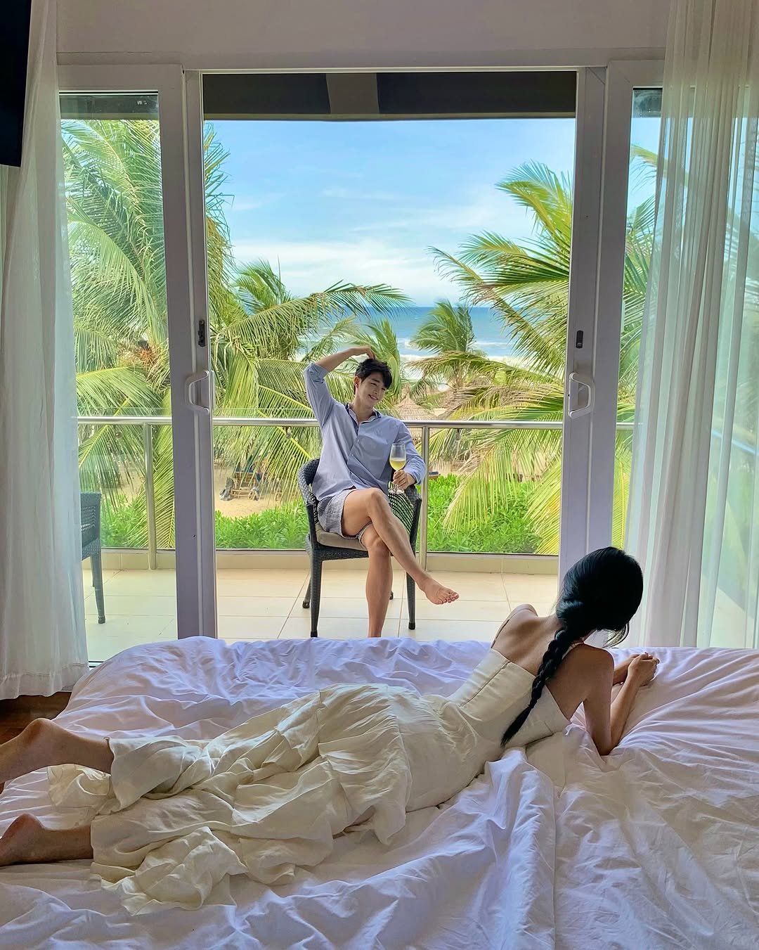 Photo shared by 예영 / 여행, 순간순간을 기록 on September 05, 2025 tagging @robinsonclub, @myrealtrip, and @ji_jiji03. May be an image of 2 people, bed, mosquito net, bedroom and text.