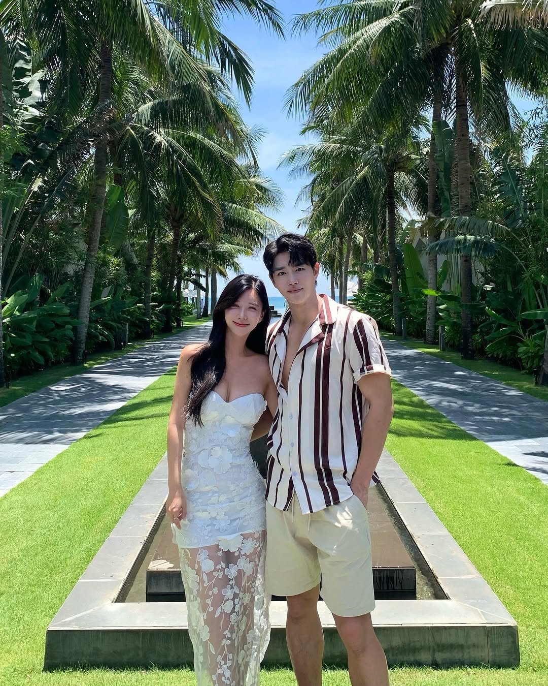 Photo shared by 예영 / 여행, 순간순간을 기록 on September 10, 2025 tagging @ji_jiji03. May be an image of 2 people, sundress and text.