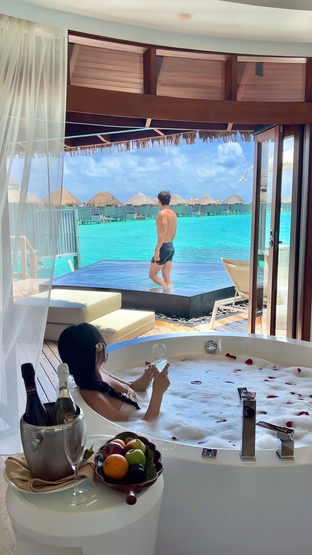 lloveeely 게시물 이미지: 꿈꾼 것 같은 몰디브에서의 순간들 🥺
바다도, 하늘도, 우리도 모든게 그림처럼...