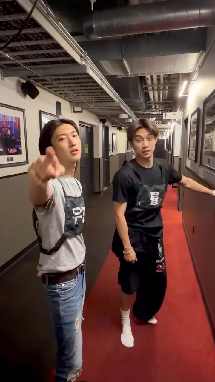 lngshot4sho 게시물 이미지: Ding Dong Dash 🚪💨 

#LNGSHOT
#MOYA #4SHOVILLE
