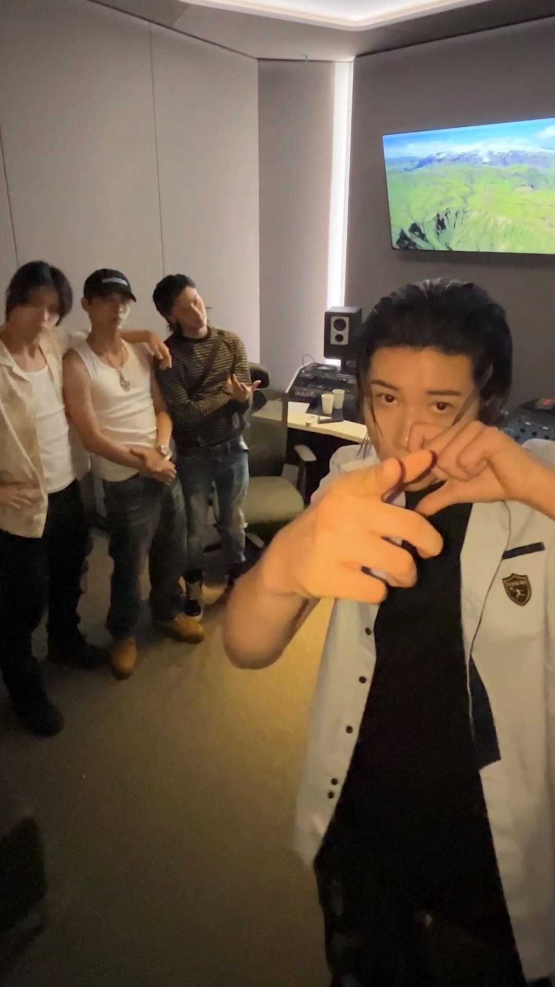 lngshot4sho 게시물 이미지: ooh-woah 👥👥

#LNGSHOT
#Fire_With_Fire