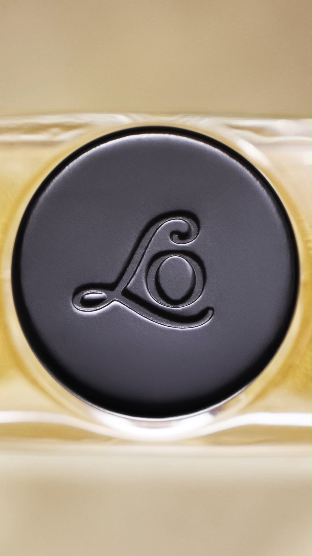 loccitanekorea 게시물 이미지: ⠀ 
작은 모노그램 하나. 그 속에는 록시땅의 품질, 장인정신, 진정성과 세심한...