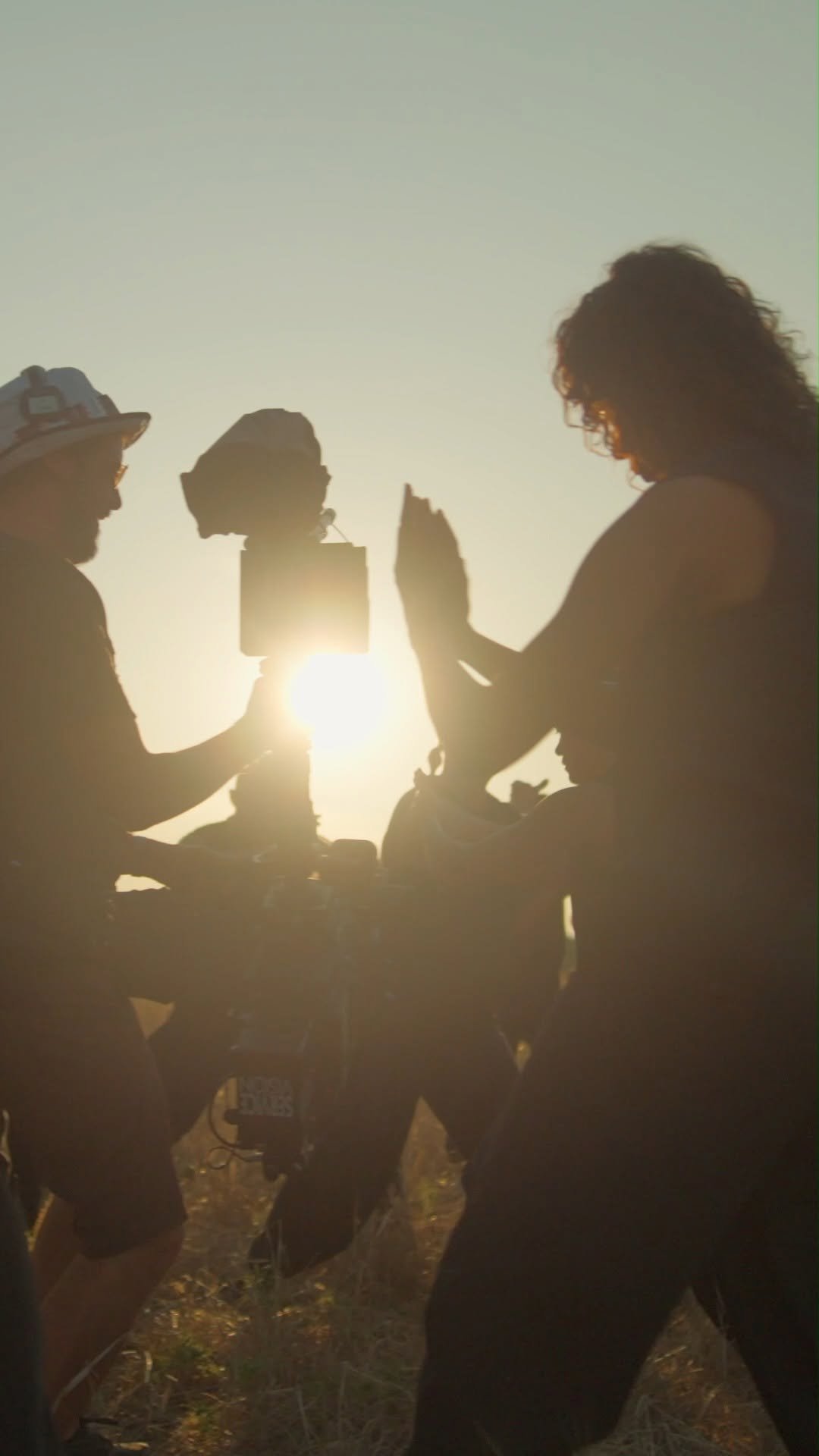 loccitanekorea 게시물 이미지: ⠀ 
새로운 시어 버터 핸드 크림 캠페인을 통해 사람과 사람을 잇는 순간과 손에서...