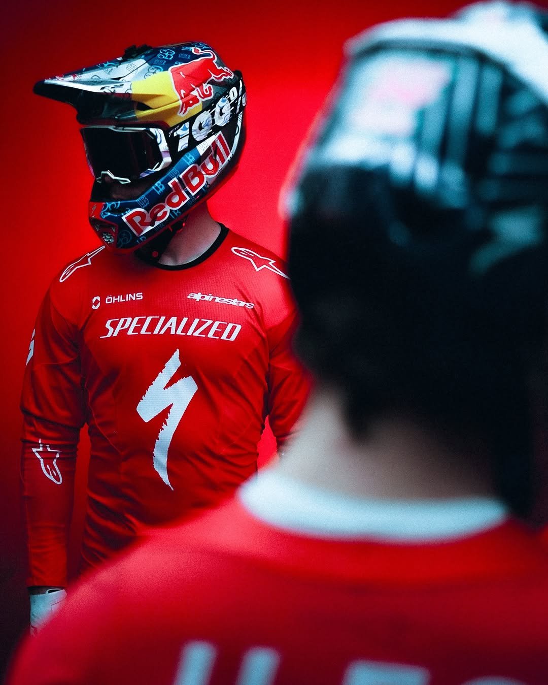 Photo by SUPERBRUNI - MTB on February 11, 2026. May be an image of racing vehicles, dirt bike, helmet, glasses and text that says 'OHLINS ÖHLINS axir restars SPECIALIZED'.