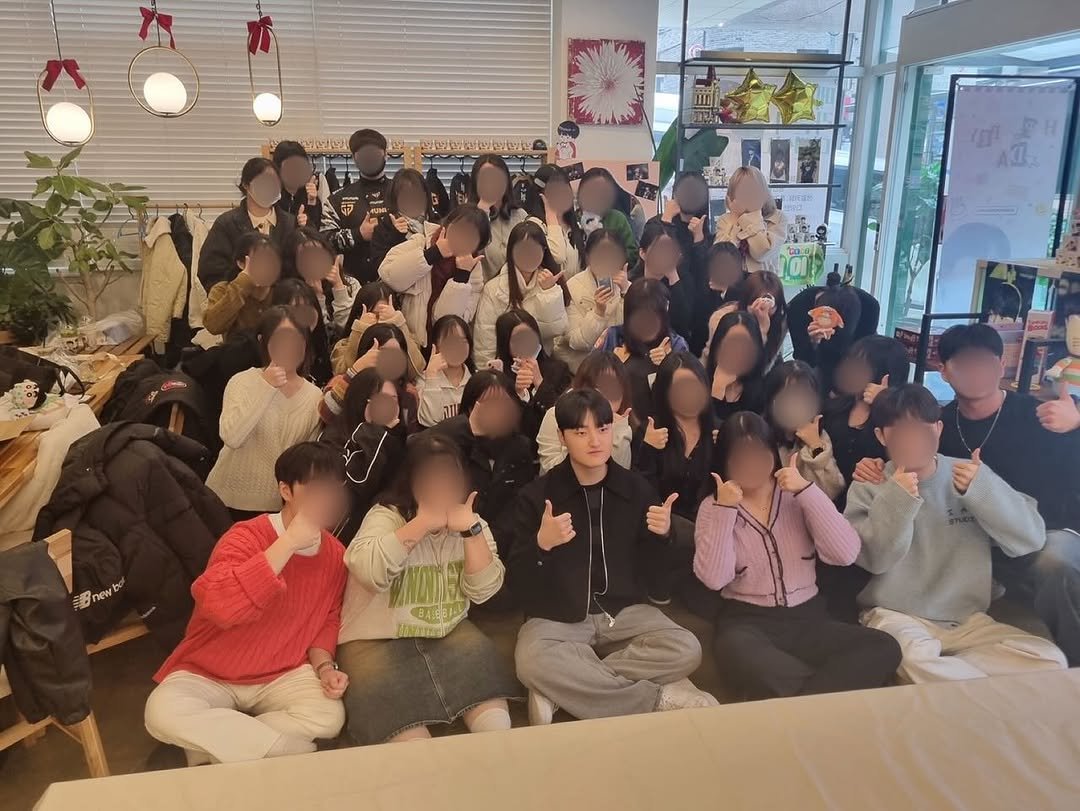 lol_peyz 게시물 이미지: 축하해 주셔서 감사합니다😊 잘 갔다 올게요 다음에 또 봐요~