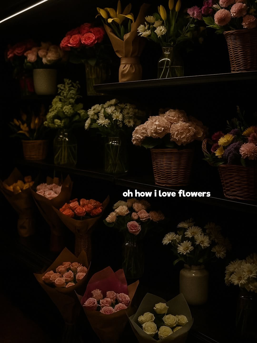 Photo by Lola on August 28, 2025. May be an image of bouquet, flower arrangement, prairie gentian, baby's-breath, peony, carnation, rose and text that says '0 л oh how howiloveflowers love flowers'.