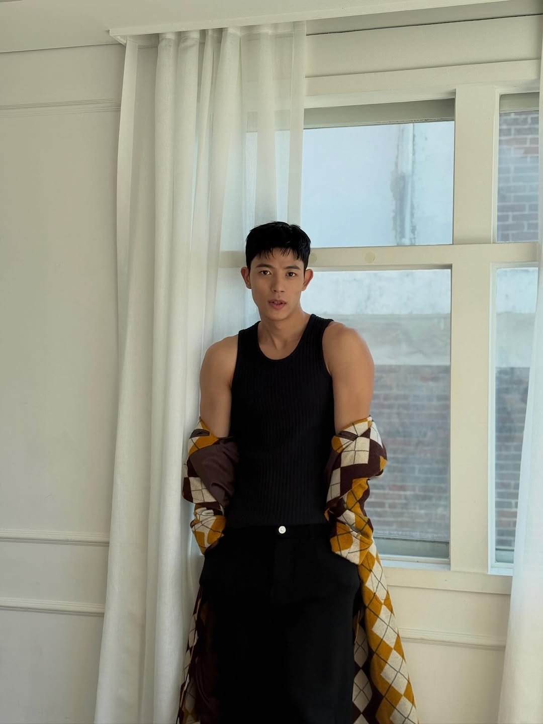 Photo by Lomon 991111 on March 23, 2026. May be an image of turtleneck and text.