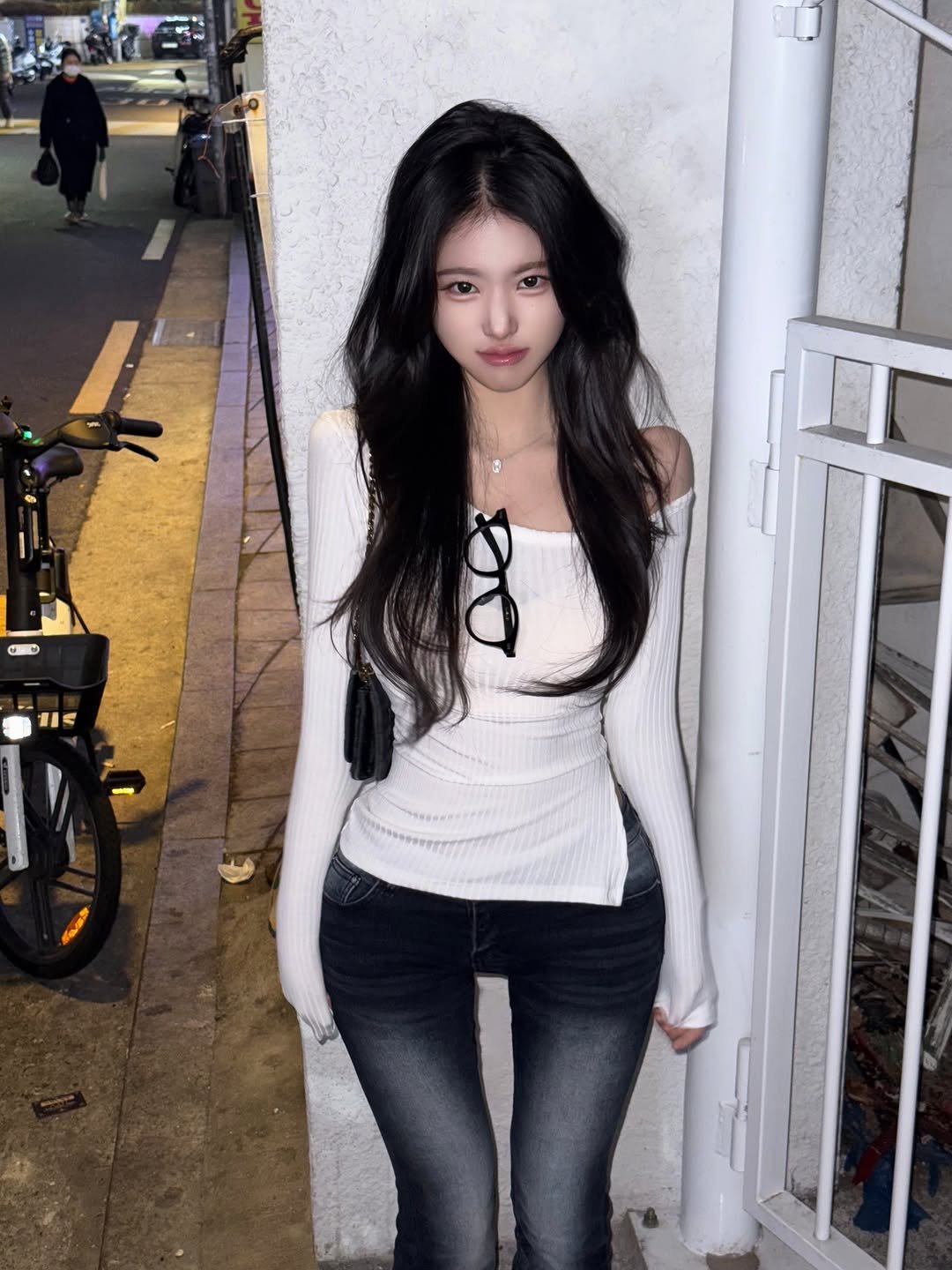 lookcatme_zingni 게시물 이미지: 여름에도 긴팔⋰˚

공쥬들 월요일 잘 보냈으려나ㅏ
난 이번주 골반뽕 신상...