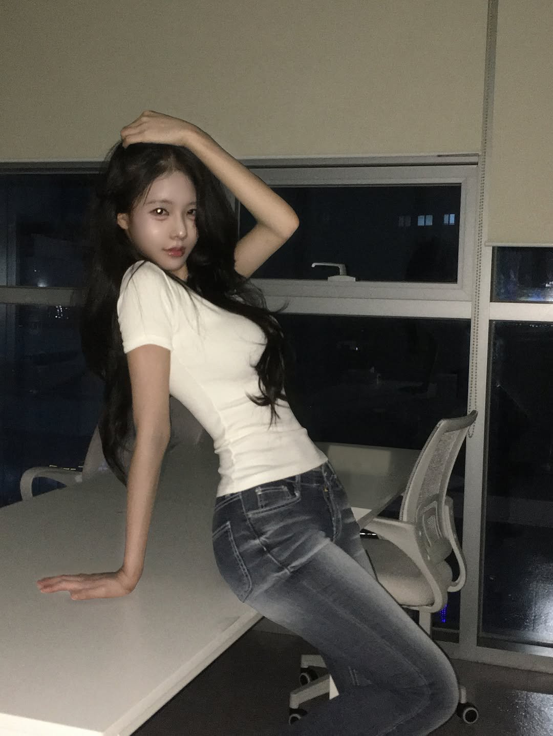 lookcatme_zingni 게시물 이미지: 흰티에 청바지.

/ᐠ ˊᗜˋマ 주말 잘보내구이써 공쥬들?

#흰티에청바지...
