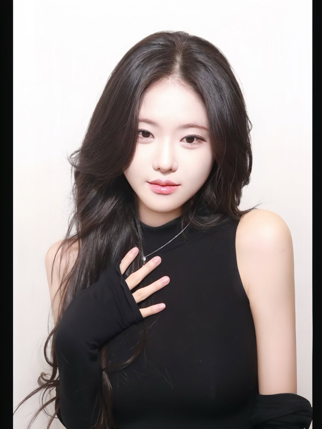 Photo shared by 룩캣미ㅣ징니🐈 on January 18, 2026 tagging @look.cat.me_. May be an image of one or more people, hair and text.