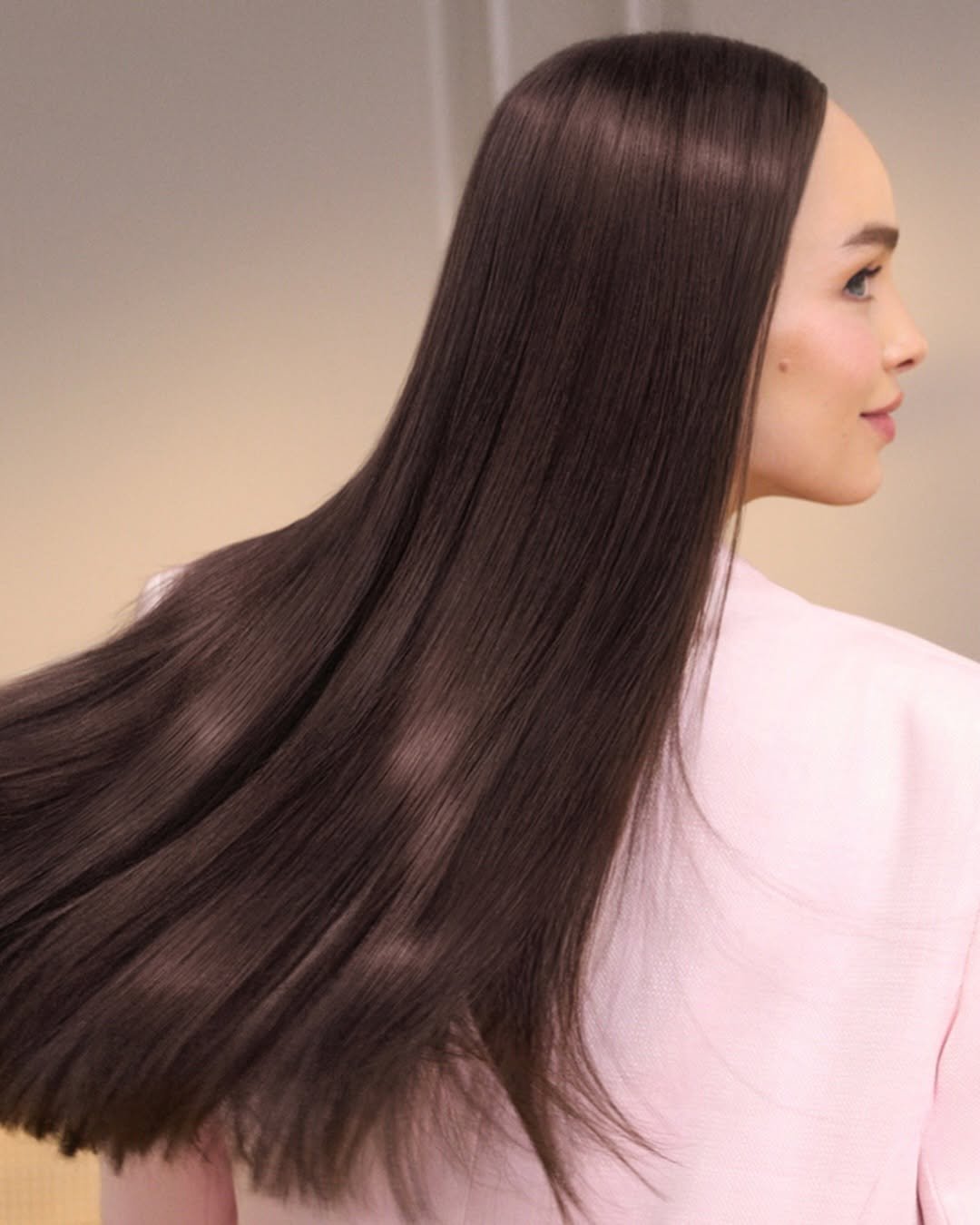 lorealparis 게시물 이미지: More than a “frizz tamer.” It is a frizz...