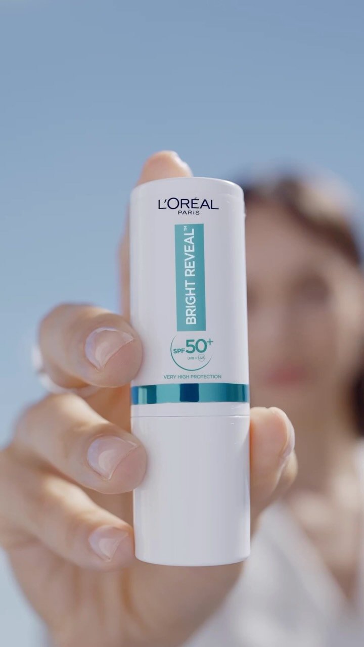 lorealparis 게시물 이미지: Meet the BRIGHT REVEAL SPF 50 STICK: the...