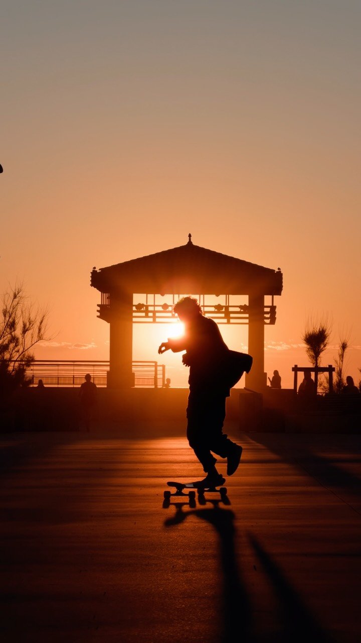 lotfiwoodwalker 게시물 이미지: This light tho … 🫠
#longboarddancing #sunset