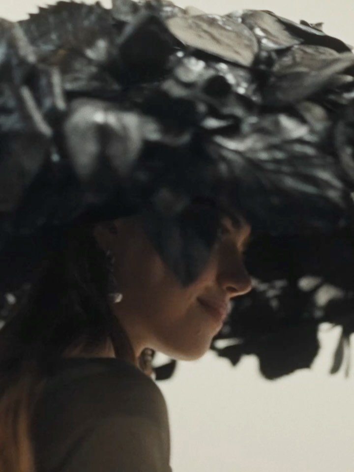 louisvuitton 게시물 이미지: Embark on an exclusive journey. Step backstage...