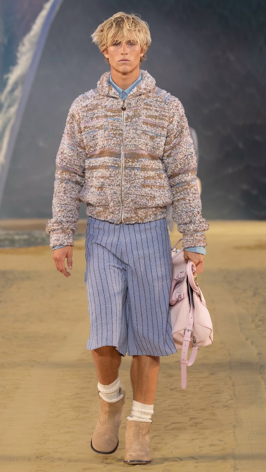 louisvuitton 게시물 이미지: Spring-Summer 2027 Show. A wardrobe shaped by...