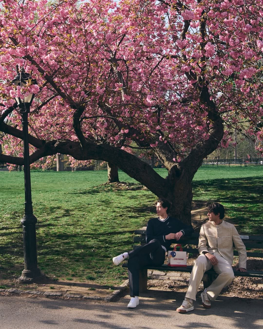 louisvuitton 게시물 이미지: Summertime suave. From Paris to Central Park,...