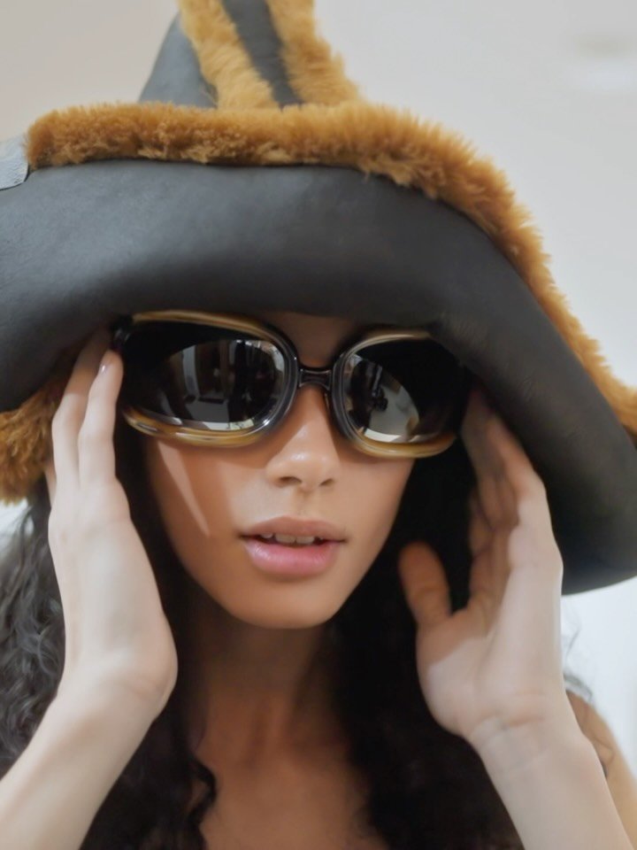 louisvuitton 게시물 이미지: Glimpse behind-the-scenes. Uncover intimate...