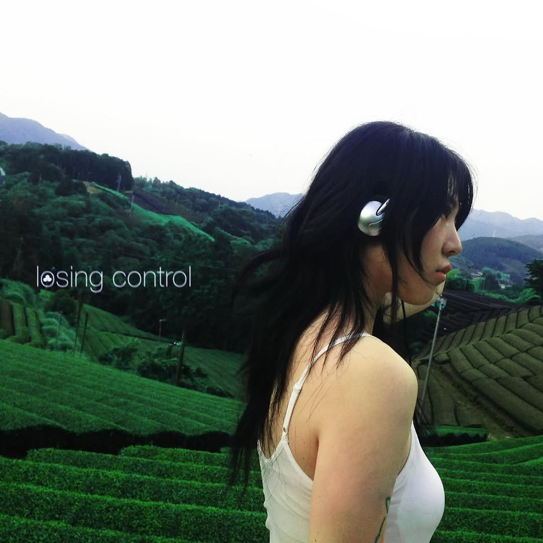 loveietter 게시물 이미지: LOSING CONTROL IS OUT NOW!!!

thank u so much...