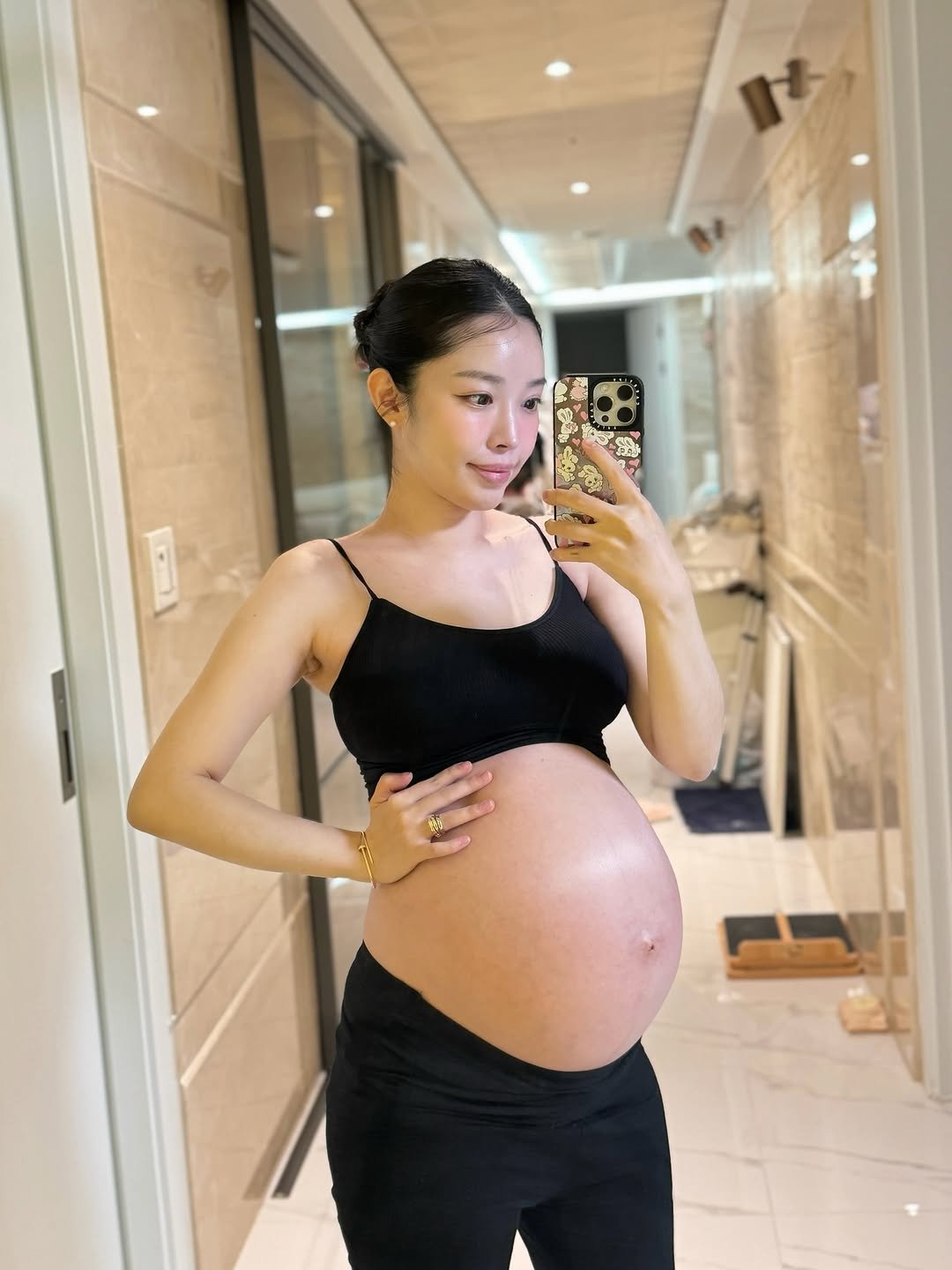 Photo by • 러블립진👄  강현진 on November 03, 2025. May be an image of text.